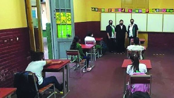 Alumnos quieren volver al aula, con kits y medio pasaje