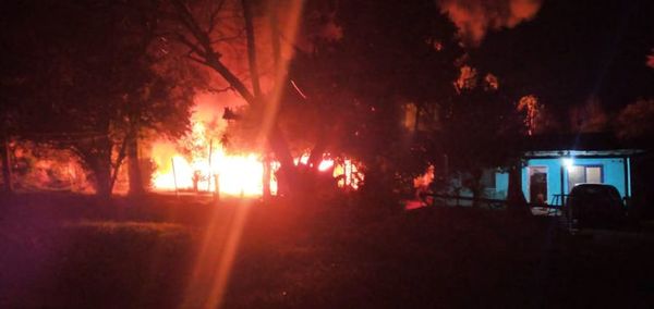 Queman la casa del presunto asesino de una mujer de 60 años en Ypané | Ñanduti
