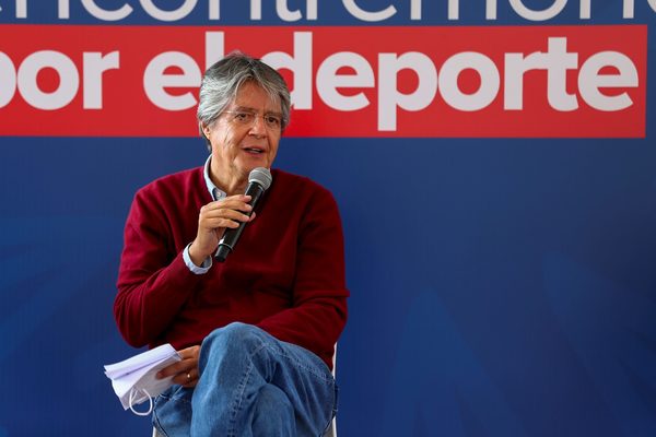 Ecuador cancelará el impuesto a la salida de capital en el transporte aéreo - MarketData
