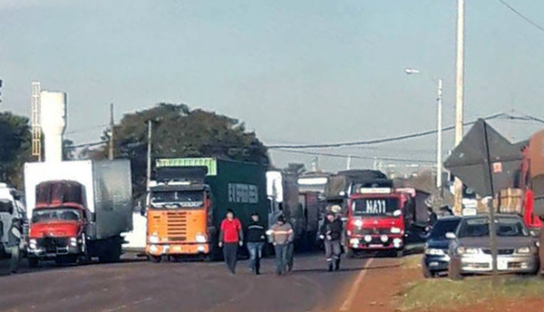 Camioneros van "sitiar" Asunción si no hay acuerdo | OnLivePy