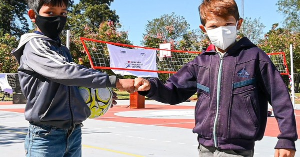La Nación / Inauguran la 10ª plaza deportiva