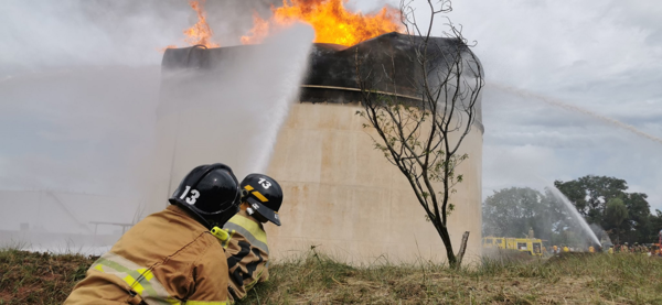 Petropar recibió más de G. 14.000 millones de póliza tras incendio en su planta | .::Agencia IP::.