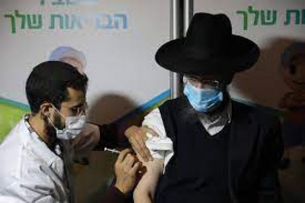 Israel comenzó a aplicar la tercera dosis contra el COVID-19 a los mayores de 60 años