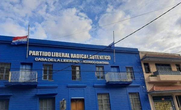 Diario HOY | Banderas a media asta en el PLRA por el diputado Salinas
