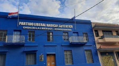 Banderas a media asta en el PLRA por el diputado Salustiano Salinas