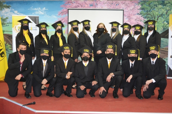 Quince universitarios de la comunidad de sordos de la UNE ya son licenciados