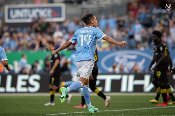 Jesús Medina, nuevamente figura en la goleada del New York City