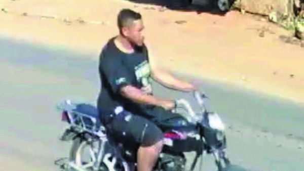 Motoca acosa a joven hace meses
