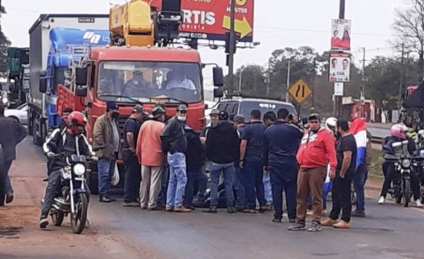 Otra de Jorge Brítez: generó caos en el tránsito tras bloquear Ruta