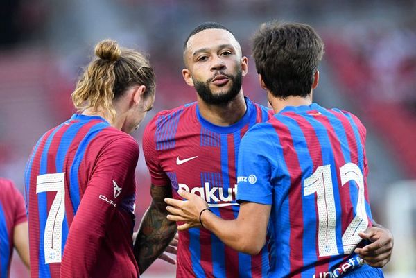 Un joven Barcelona liderado por Memphis Depay golea al Stuttgart - Fútbol Internacional - ABC Color