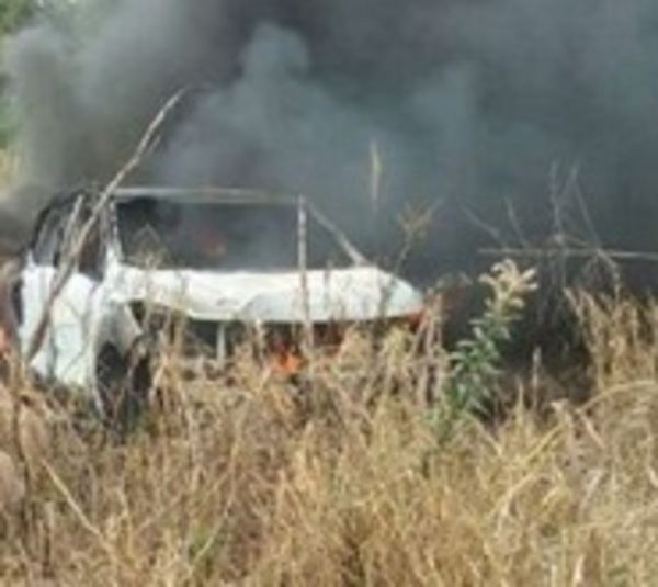 Denuncian asalto y quema de vehículo en estancia de San Pedro - Paraguay.com