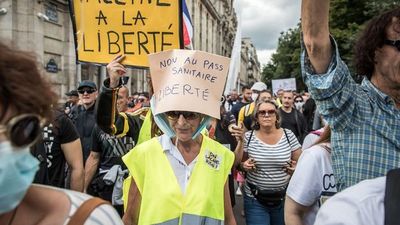 Las protestas ganan peso contra las medidas anti-Covid de Macron