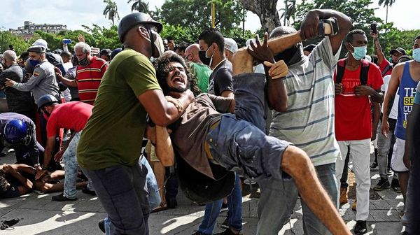 La izquierda ante las protestas en Cuba - Cultural - ABC Color