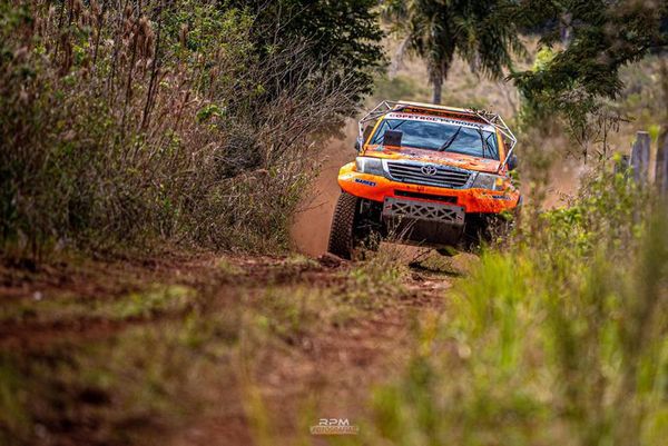 Zapag y Martínez, al frente en el Desafío Paraguarí - Automovilismo - ABC Color