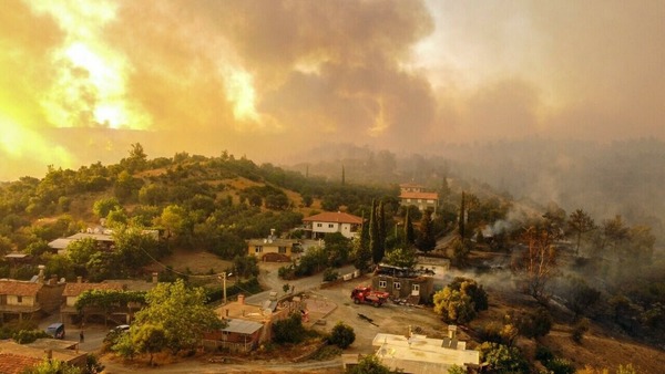 Declaran “áreas de desastre” a regiones azotadas por incendios en Turquía