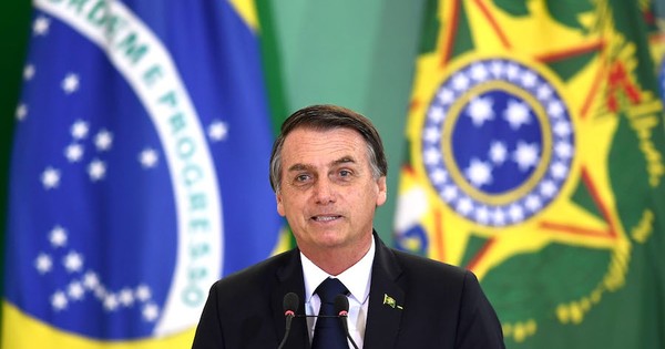 La Nación / Bolsonaro resalta confiabilidad de máquinas electorales de Paraguay