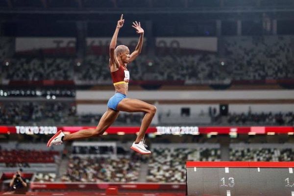 La venezolana Yulimar Rojas conquistó el oro en salto triple y estableció un récord mundial