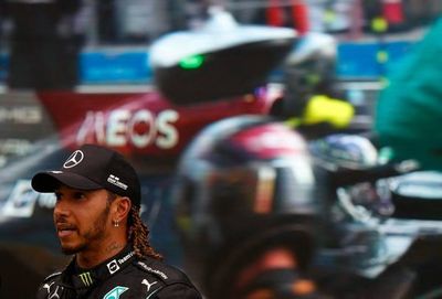 Hamilton, con “vértigos”, evoca un covid “persistente” - Automovilismo - ABC Color