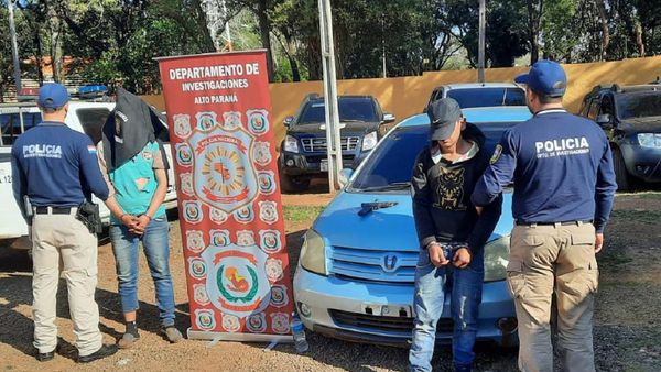 Chocan con auto robado en Ciudad del Este y quedan detenidos