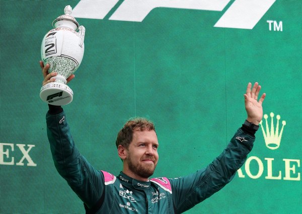 Sebastian Vettel es descalificado, pierde 2º puesto, que le 'regala' a Hamilton