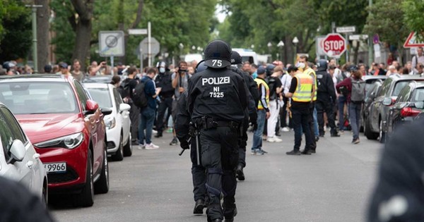 La Nación / Alemania: 600 detenidos durante protesta antirrestricciones