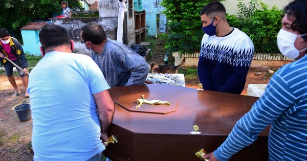 La Nación / Se inicia agosto superando la barrera de 15 mil fallecidos por COVID
