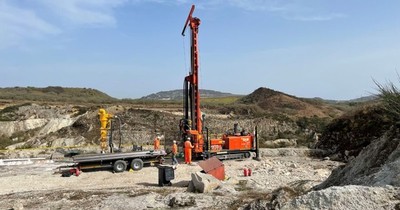 La Nación / Auge de los coches eléctricos impulsa renacer de la minería de litio en el Reino Unido