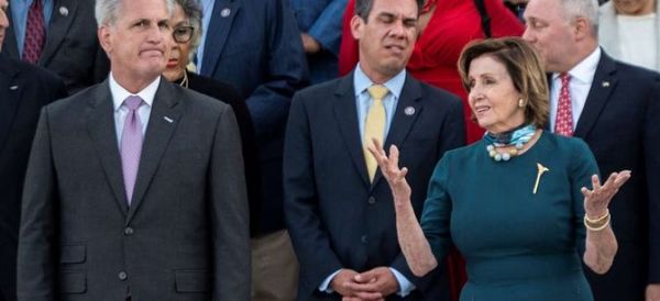 Fuertes reacciones en EEUU por broma de legislador republicano sobre golpear a Nancy Pelosi