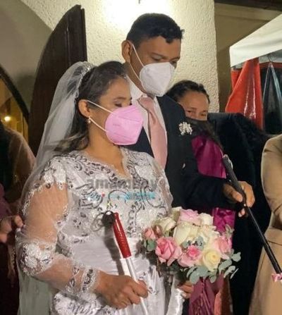 "Ojos que no ven, pero corazones que si sienten"