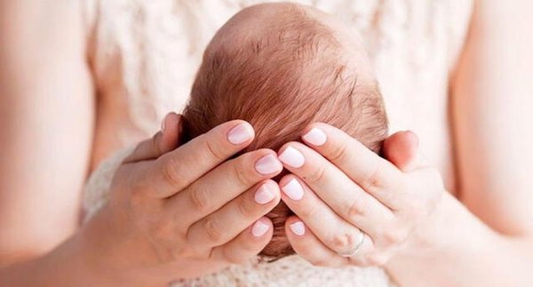 Crónica / Bebé nace con feto de su gemelito ¡adentro!