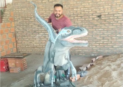 Crónica / La pandemia despertó su talento “paleontológico”