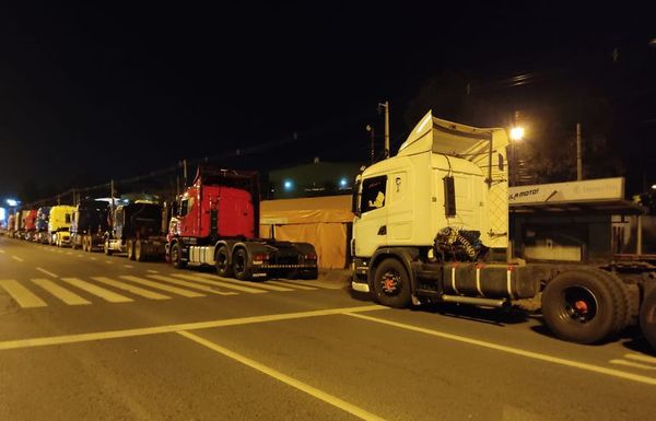 Camioneros que buscan “sitiar” Asunción anuncian masivo acatamiento a manifestación - Nacionales - ABC Color