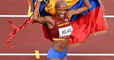 La Nación / Rojas y Jacobs deslumbran