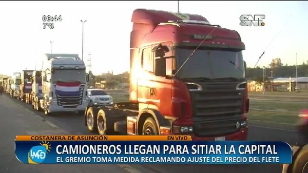 Camineros llegaron a la Capital como medida de reclamo - SNT
