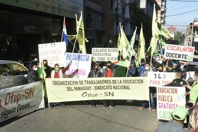 Gremio docente acusa al Ejecutivo de “meter mano” a la Caja Fiscal - Nacionales - ABC Color