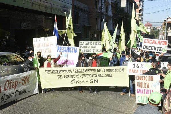 Gremio docente acusa al Ejecutivo de “meter mano” a la Caja Fiscal - Nacionales - ABC Color