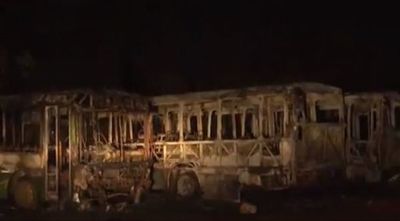 Incendio de gran magnitud en Luque consumió varios colectivos
