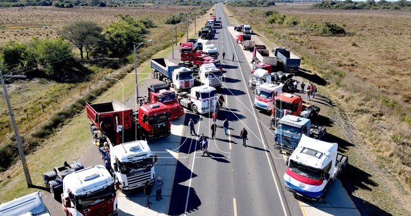 La Nación / Paro de camioneros: “El perjuicio económico es enorme”, dice vicepresidente de la UIP