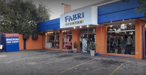Intentan robar caja fuerte de local comercial, pero la abandonan en el patio - Nacionales - ABC Color