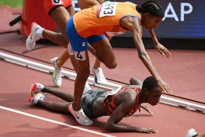 Se cayó en la serie eliminatoria de los 1500 metros y quedó última, pero terminó ganando la carrera: la remontada más impactante de los Juegos Olímpicos