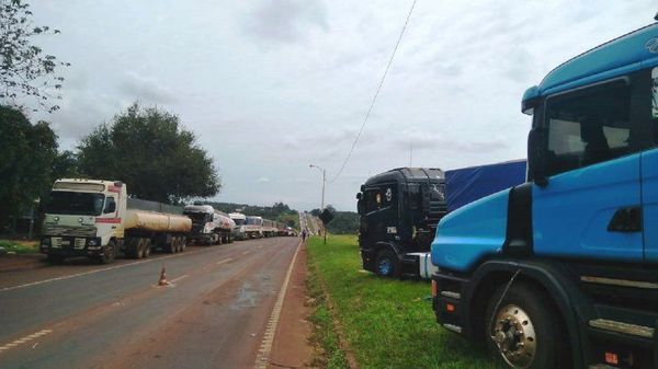 Para sectores económicos el paro de camioneros significa un gran perjuicio y urge llegar a un acuerdo