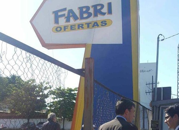 Intentaron llevarse caja fuerte de local comercial de Fernando de la Mora