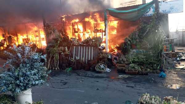 Incendio en Paseo de los Yuyos: afectados ya operan en casillas provisorias