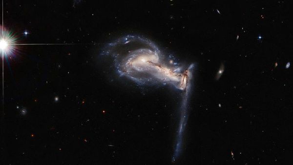 Hubble logra captar una "pelea" entre trillizos galácticos