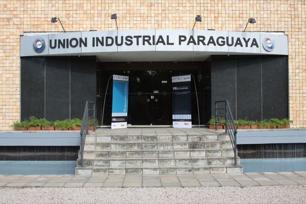 Desde la UIP repudian amedrentamiento a camioneros que quieren trabajar - Megacadena — Últimas Noticias de Paraguay