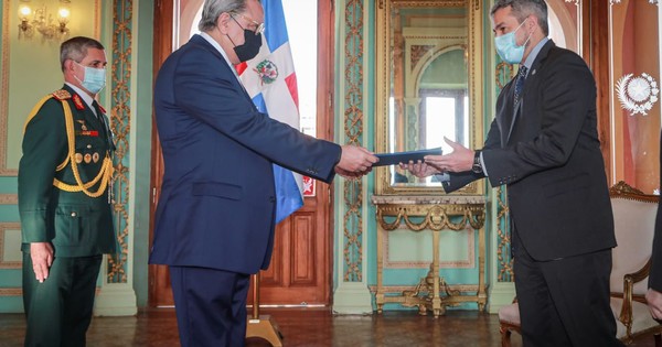 La Nación / Abdo recibió a nuevo embajador dominicano