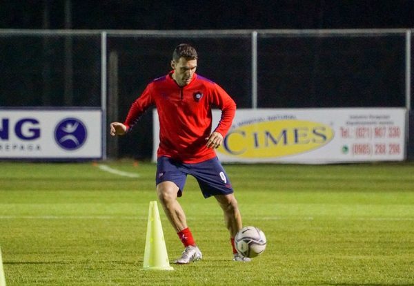 Con ilusión a pesar del mal momento, Cerro viaja en busca del «milagro»