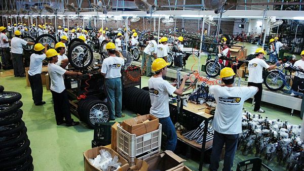 Suba y escasez de insumos afectan a industria de motos