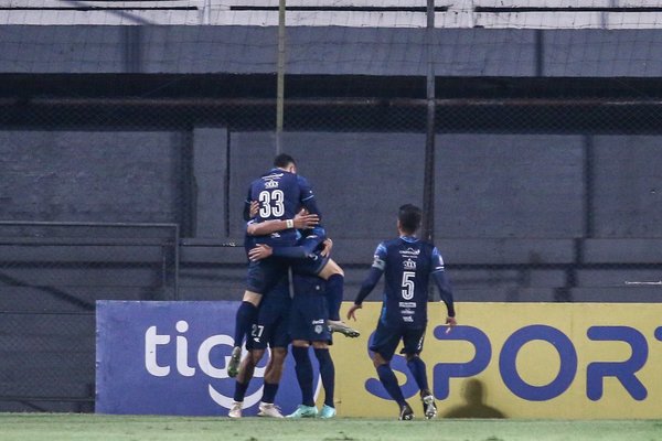 Guaireña consigue un histórico triunfo ante Olimpia en Para Uno