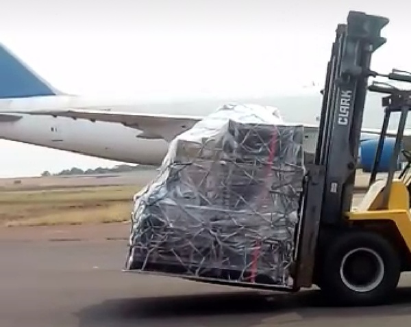 “SILENCIOSA” y SUGESTIVA intervención en el aeropuerto GUARANI